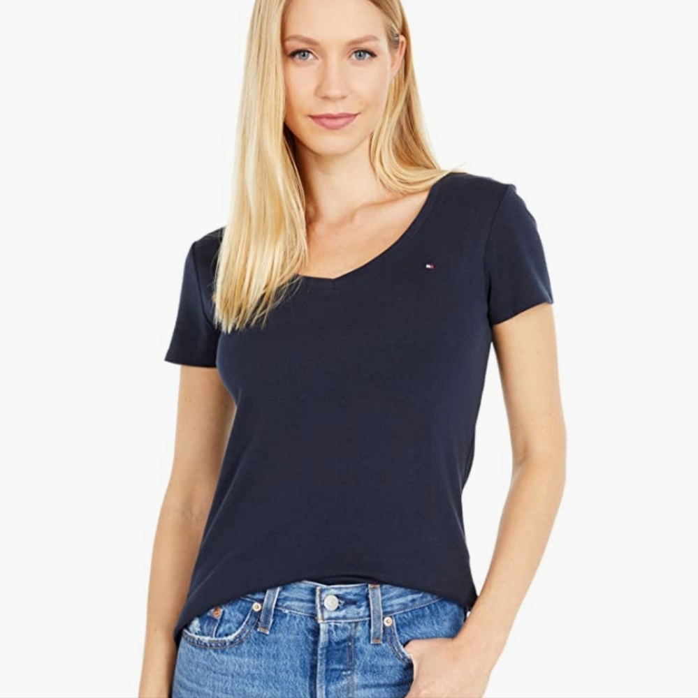 Tommy Hilfiger v neck tee like new!